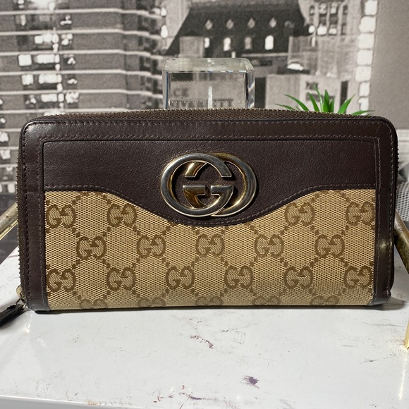 Gucci Brown and Gold Chain Wallet - Picture 5 of 16